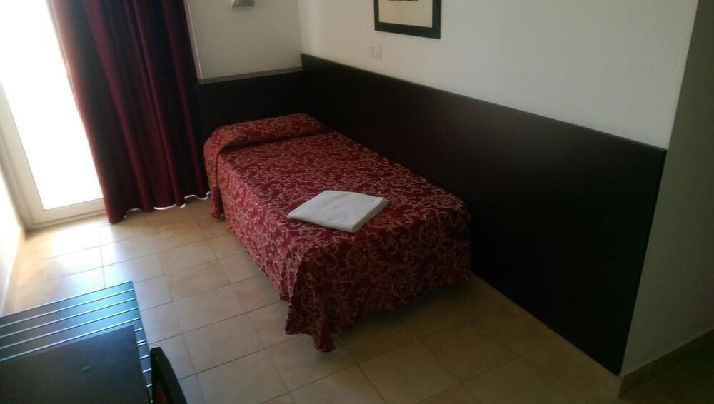 Union Park Hotel - Sul Mare Con Piscina Riscaldata -Idromassaggio -Spiaggia - Parcheggio Riccione